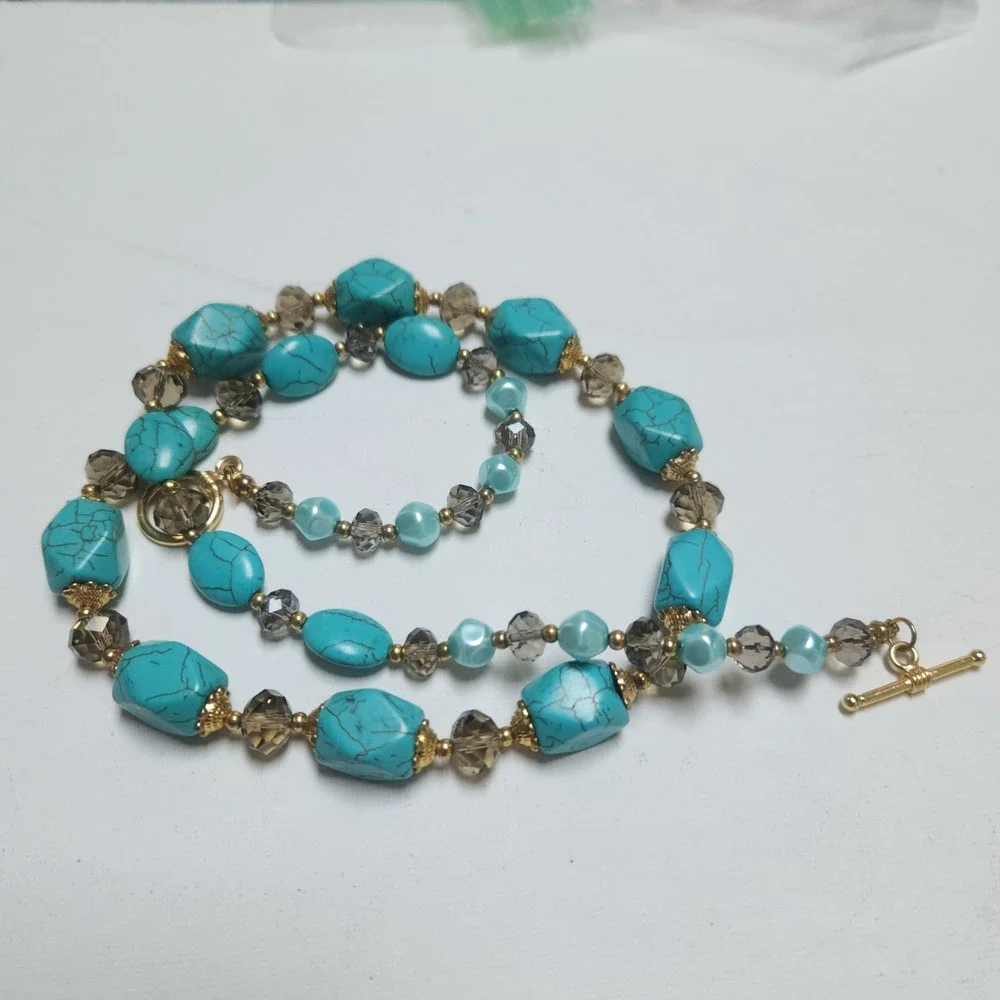 Stone Necklace Turquoise color‎ Gold Tone Toggle  Smoky Crystal 24 Inch